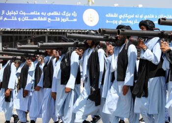 Represión, pobreza y aislamiento: los talibanes celebran tres años en el poder en Afganistán