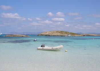 Cinco playas sin salir de España para perderse este verano