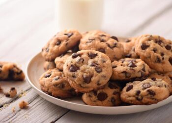 Cómo cocinar ‘crumbl cookies’: la receta de las galletas más virales