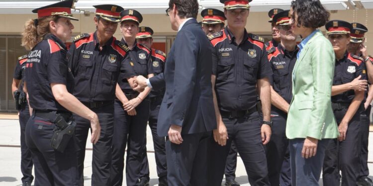 Salvador Illa insta a mantener a los Mossos ‘alejados de la confrontación política’