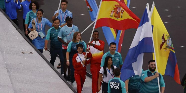 Tom Cruise, Angèle, Red Hot Chilli Peppers… Francia y Estados Unidos se unen para decir adiós a los Juegos Olímpicos