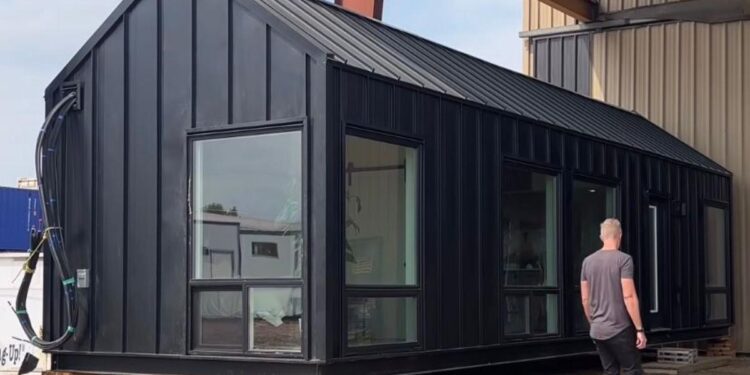 Vivir en un contenedor marítimo por menos de 1.000 euros. ¿Infravivienda o futuro habitacional?