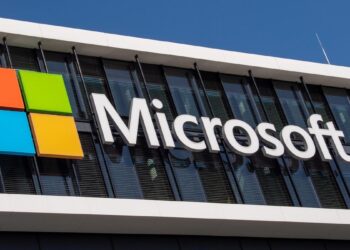 Choque entre Microsoft y la Unión Europea por el fallo informático mundial que paralizó aeropuertos y bancos