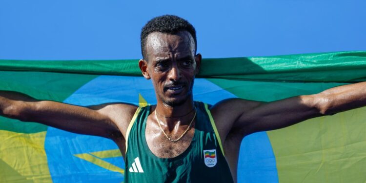 Tola, de estar fuera de los Juegos a reinar en el fallido duelo Kipchoge-Bekele
