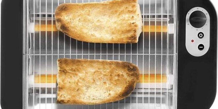 Adiós al óxido y las migas de pan en la tostadora: este truco elimina toda la suciedad en un abrir y cerrar de ojos