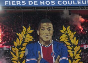 Mbappé se despide de París como un héroe para los ultras del PSG