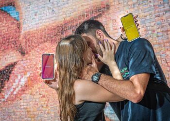 ¿Estás ligando con un bot o con una persona?: ChatGPT irrumpe en las apps de citas