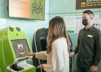 El despliegue de reconocimiento facial en los aeropuertos divide a los expertos