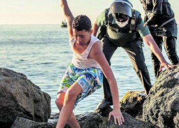 Crece el goteo de inmigrantes que llegan nadando a territorio español