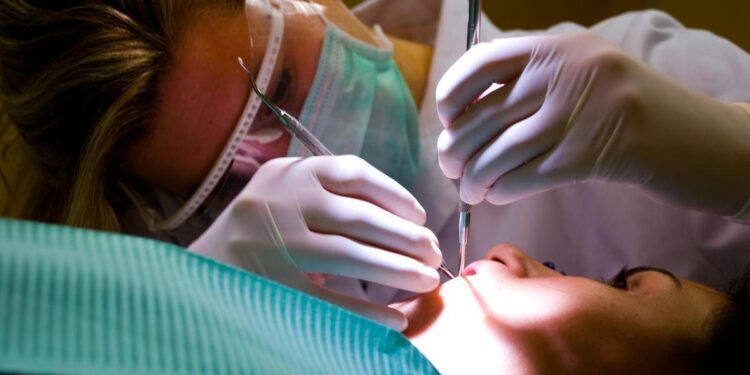 Los canarios son los españoles que menos gastan en el cuidado de su salud