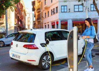 Los coches eléctricos ya son un 70% menos contaminantes que los convencionales