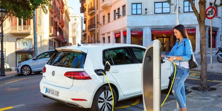 Los coches eléctricos ya son un 70% menos contaminantes que los convencionales