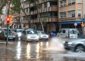 Mallorca prohíbe las actividades al aire libre ante la alerta roja por la dana