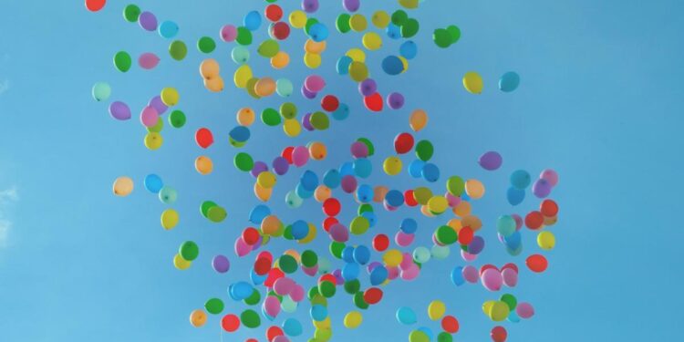 Los globos, el residuo que mata más aves marinas