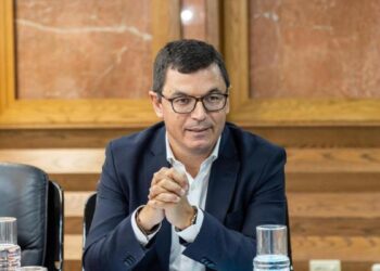 Canarias cumple su ultimátum: recurre ante el Constitucional por el traspaso pleno de Costas