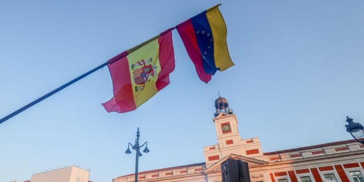 Iluminación de Cibeles, recibimiento en Sol y apoyo en las calles: el PP de Ayuso exhibe su amparo a los opositores venezolanos