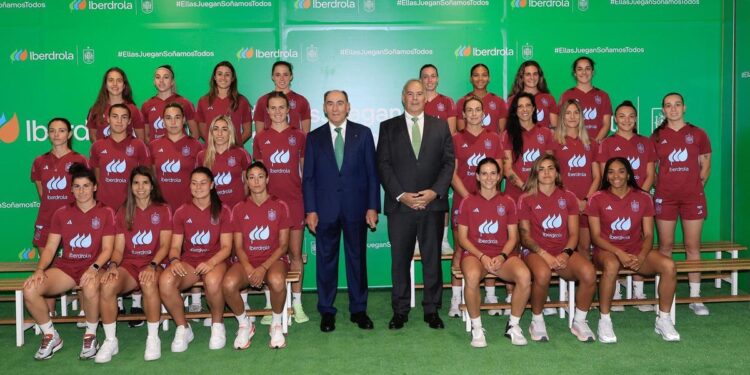 El presidente de Iberdrola anima a la selección femenina a reeditar en París el éxito de Australia  y Nueva Zelanda