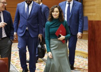 Ayuso enerva a la oposición por el ‘caos’ en la tramitación de la ley LGBI, Trans y los cambios en Telemadrid y Transparencia