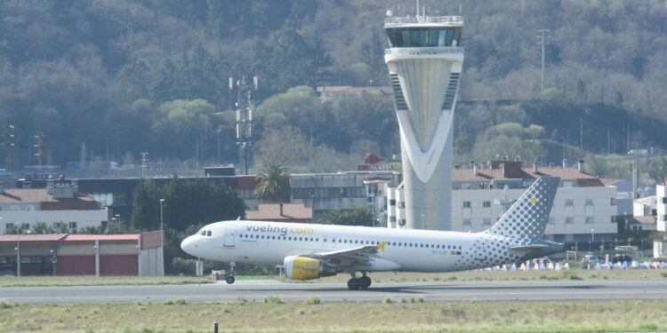Condenan en Navarra a una aerolínea de bajo coste por facturar el equipaje de mano