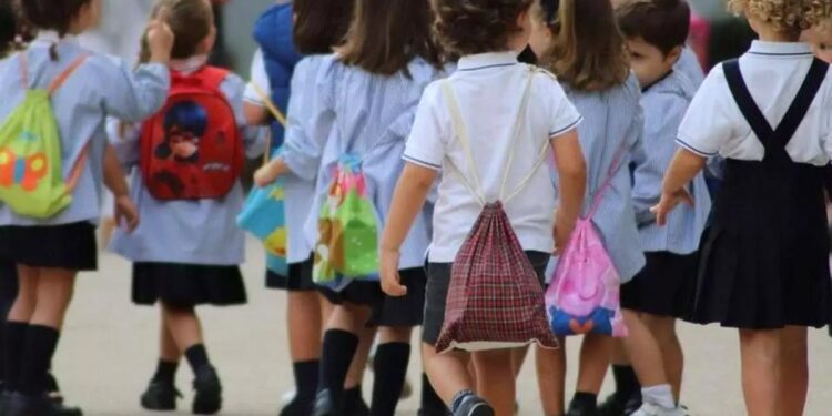 ¿Cómo puedo ahorrar más de 500 euros en la vuelta al cole?: estos son los consejos de la OCU