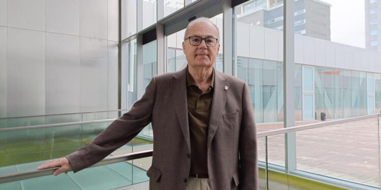 El epidemiólogo Antoni Trilla, sobre las infecciones asociadas al cambio climático: ‘Hay que estar muy atentos a qué virus dan el salto de los animales al hombre’