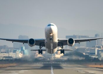 La falta de aviones tensiona los precios de los billetes para este verano