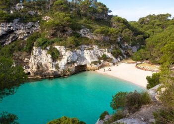 Si vas a ir a la Costa Brava, este pueblo guarda una de las calas más tranquilas de toda Cataluña: esta es su localización