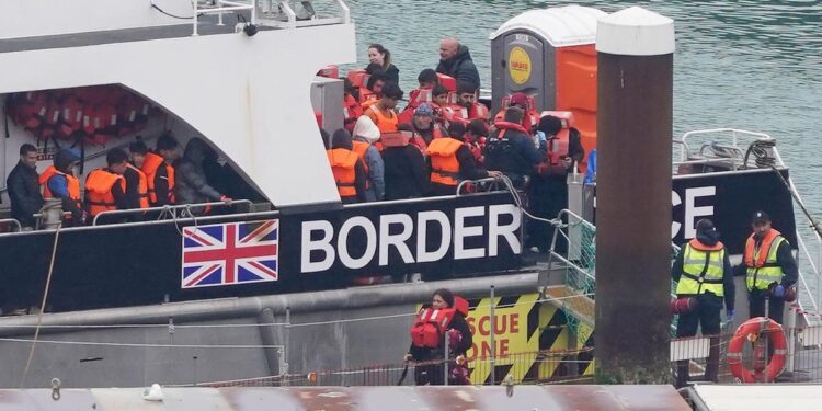 Los menores no acompañados en el Reino Unido, un asunto pendiente para el nuevo Gobierno laborista