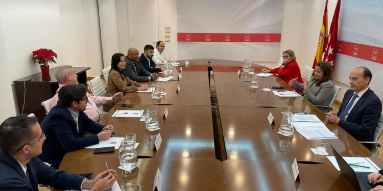 Nace la Federación Española de Médicos Iberoamericanos: ‘Queremos tener un frente de lucha común’