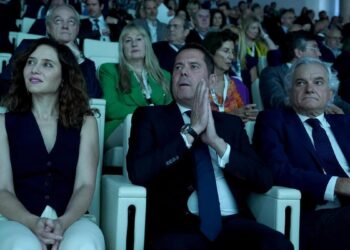 Jornada laboral: Ayuso vs. Feijóo