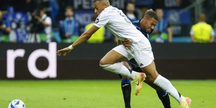 El Real Madrid regala a Mbappé el debut soñado en la Supercopa tras superar el caos táctico
