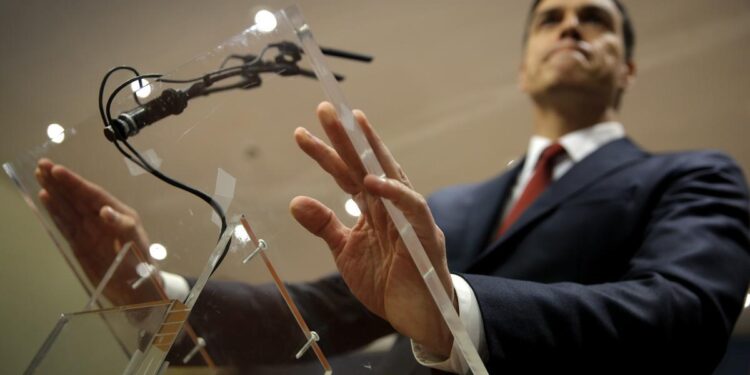 Así gobierna Sánchez: controla la estrategia al milímetro pero deja gestionar a sus ministros