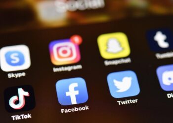 El odio en redes sociales: a ellas por su apariencia y a ellos por política o etnia