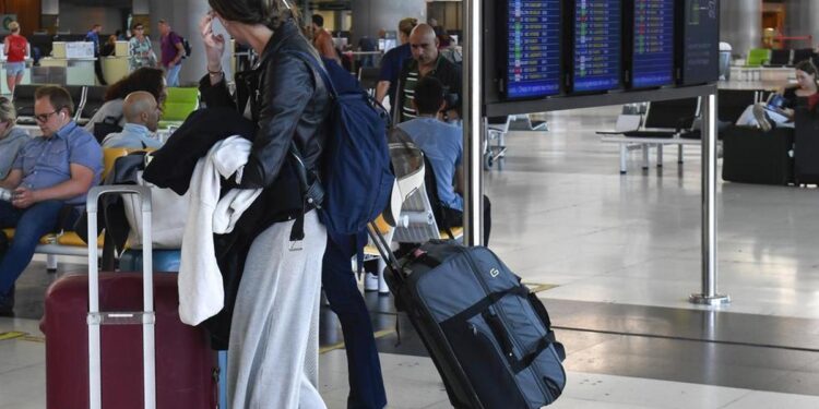 El truco de la bolsa: el tip definitivo para no pagar por tu equipaje en el aeropuerto