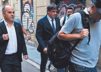 El atestado de los Mossos implica a Turull en la fuga: ‘Puigdemont se puso una gorra como la suya y salió detrás de él’