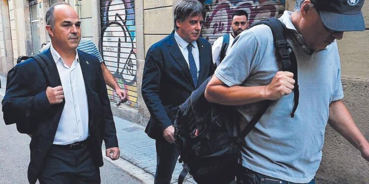 El atestado de los Mossos implica a Turull en la fuga: ‘Puigdemont se puso una gorra como la suya y salió detrás de él’