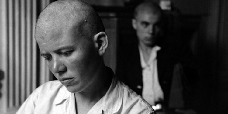 Lee Miller, la fotógrafa que bailó sobre la tumba de Hitler