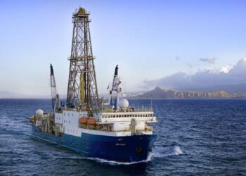 Logran perforar 1,2 kilómetros del fondo oceánico para estudiar el manto de la Tierra