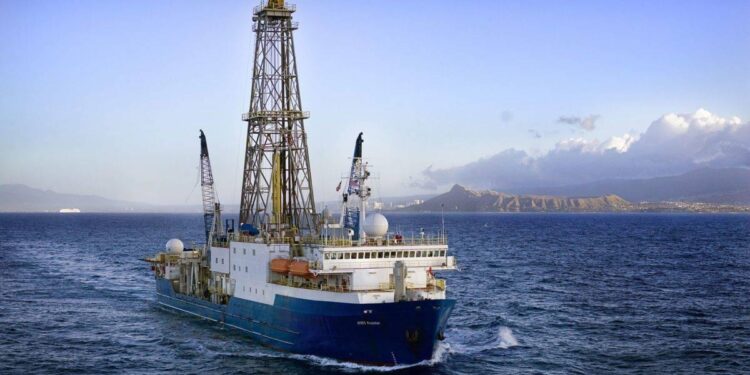 Logran perforar 1,2 kilómetros del fondo oceánico para estudiar el manto de la Tierra