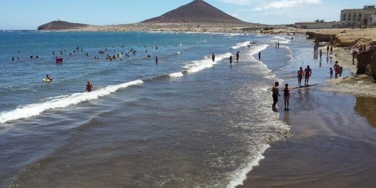 La subida del nivel del mar generará un ‘roto’ millonario en las arcas de Canarias