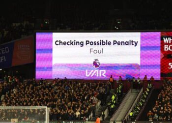 Los clubes de la Premier League votarán si eliminan el VAR a partir de la próxima temporada