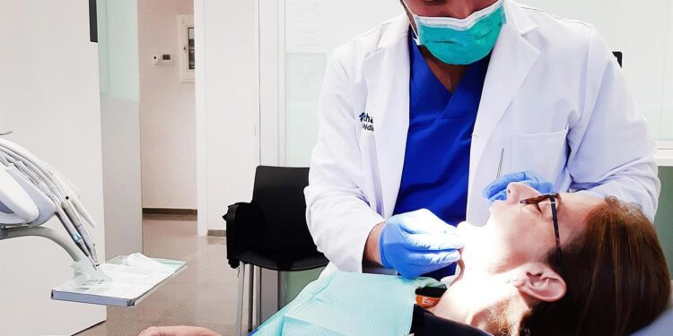 Si eres funcionario de MUFACE, puedes solicitar estas ayudas dentales y oculares