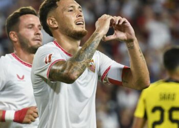 Ocampos decide de penalti la victoria del Sevilla ante el Al-Ittihad