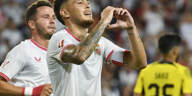 Ocampos decide de penalti la victoria del Sevilla ante el Al-Ittihad