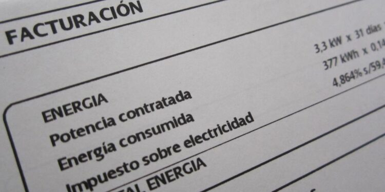 Medio millón de nuevos hogares piden las ayudas para bajar el recibo de luz desde la crisis energética