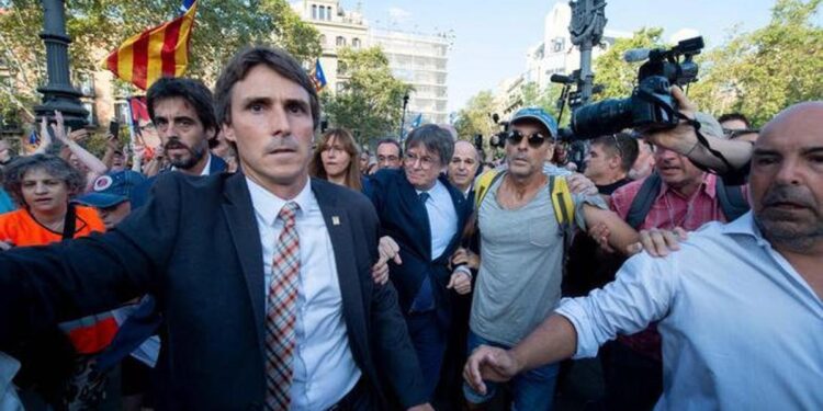 Interior responde al Supremo que no se detectó a Puigdemont en la frontera y que una vez en España el operativo era de Mossos