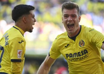 Sorloth castiga al Sevilla en el descuento y el Villarreal sigue mirando a Europa