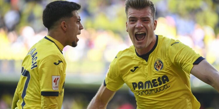 Sorloth castiga al Sevilla en el descuento y el Villarreal sigue mirando a Europa