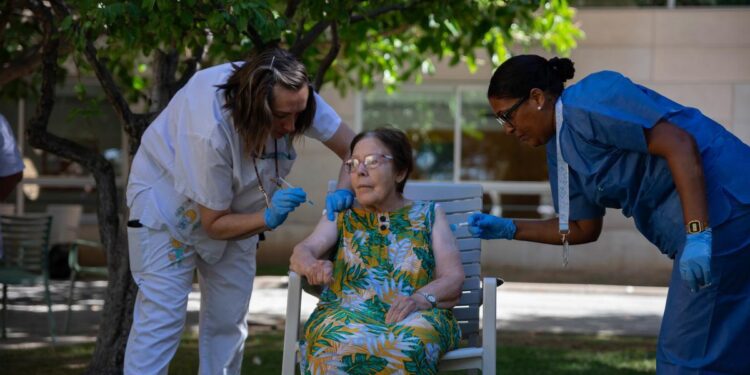 La nueva campaña de vacunación de gripe y covid arrancará a finales de septiembre