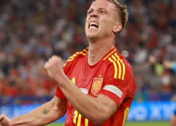 Dani Olmo vuelve a vestir la camiseta de Barça